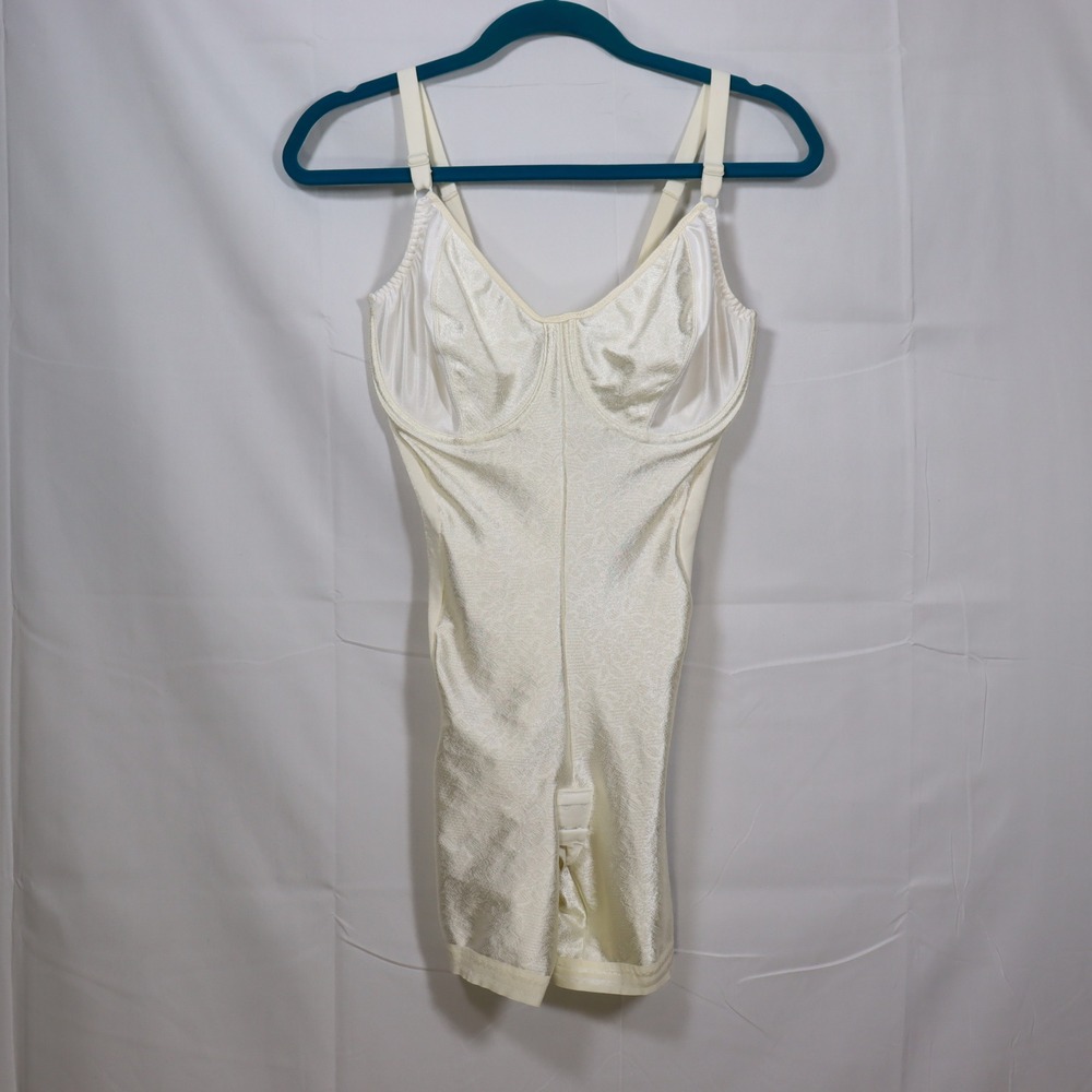 Smoothie Body Shaper 34D Cream Womens Pinup Shapewear